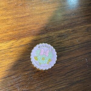 Minnie's Flower Market Pin